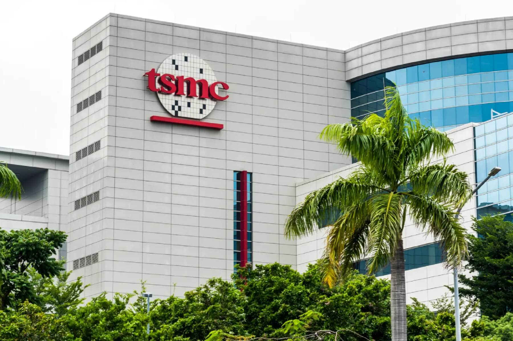 TSMC інвестує $100 мільярдів на виробництво чіпів у США