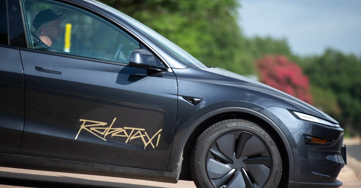 Роботаксі Tesla вже в дії: перші відгуки та враження
