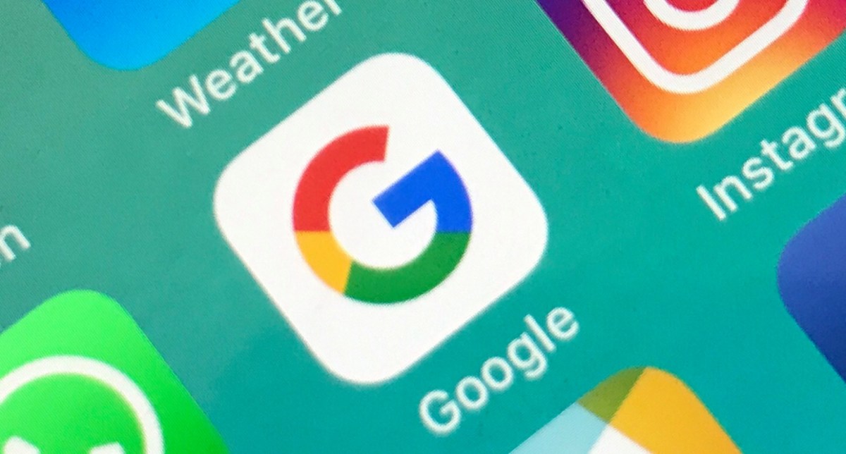 Google Discover запроваджує підсумки на основі ШІ, що може призвести до скорочення трафіку у видавців
