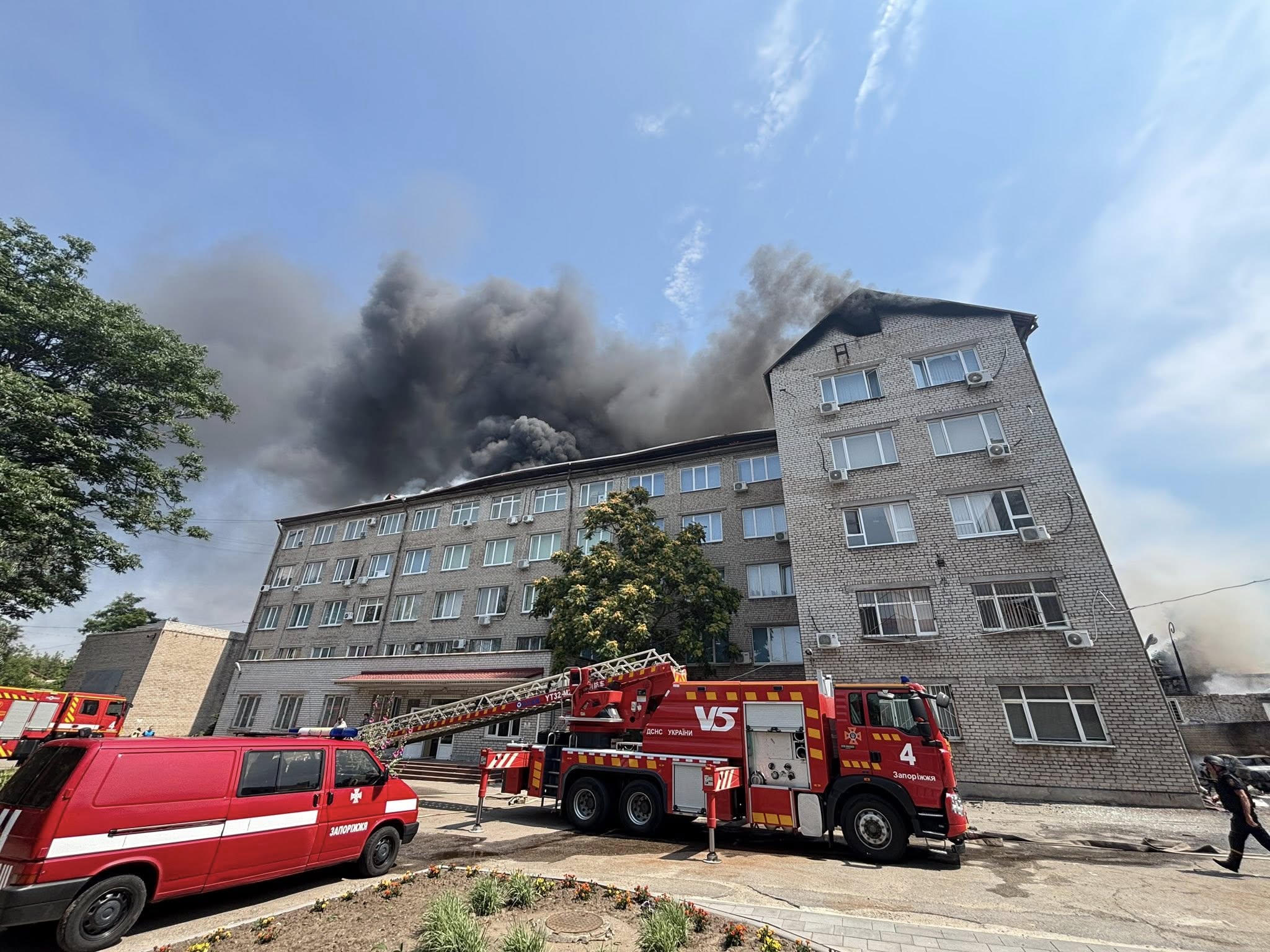 Від російського обстрілу постраждала будівля Запорізької політехніки