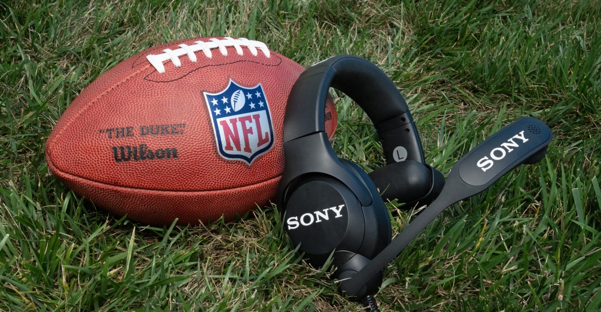 Це нові навушники Sony з технологією шумозаглушення для тренерів НФЛ