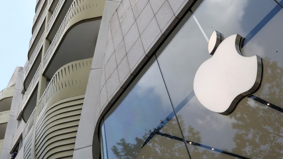 Apple Revenue Forecast Beats Estimates, Tariff Costs Projected at $1.1 Billion