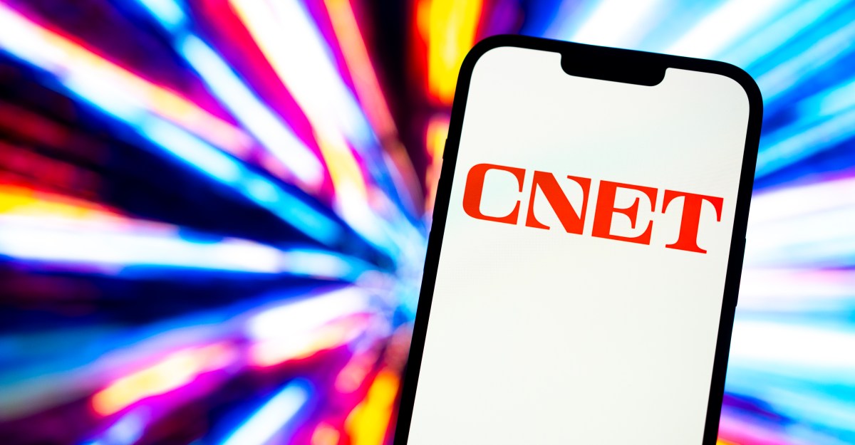 CNET стикається з звільненнями через активні покупки материнської компанії