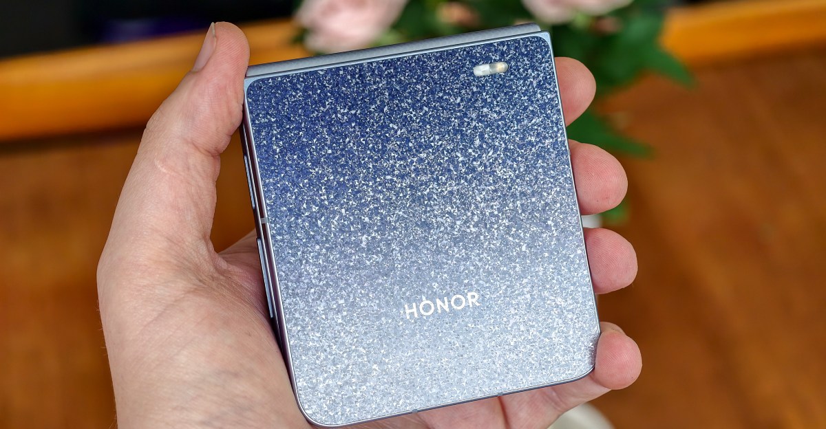 Новий розкладний телефон Honor доповнить ваші Jimmy Choos