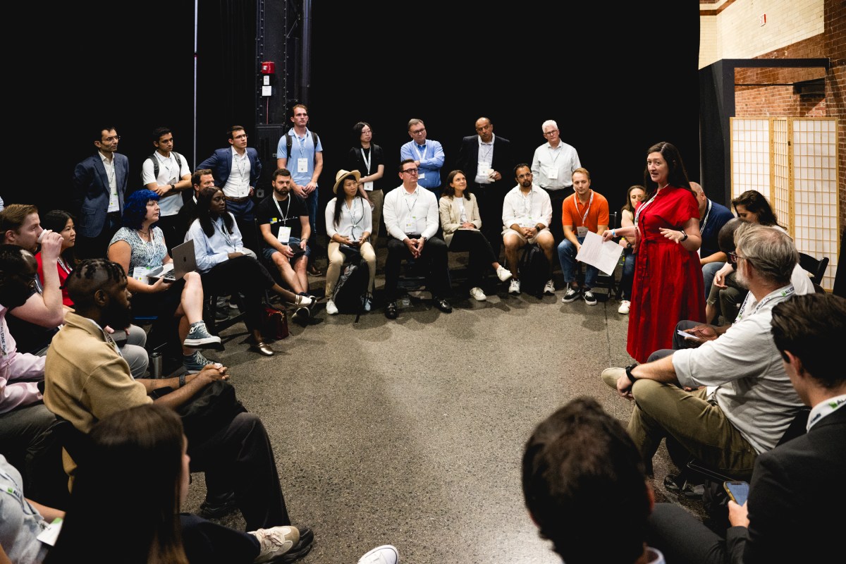 Залиште свій слід у технологічному світі: Подавайтеся на Founder Summit 2026 і змініть свою історію