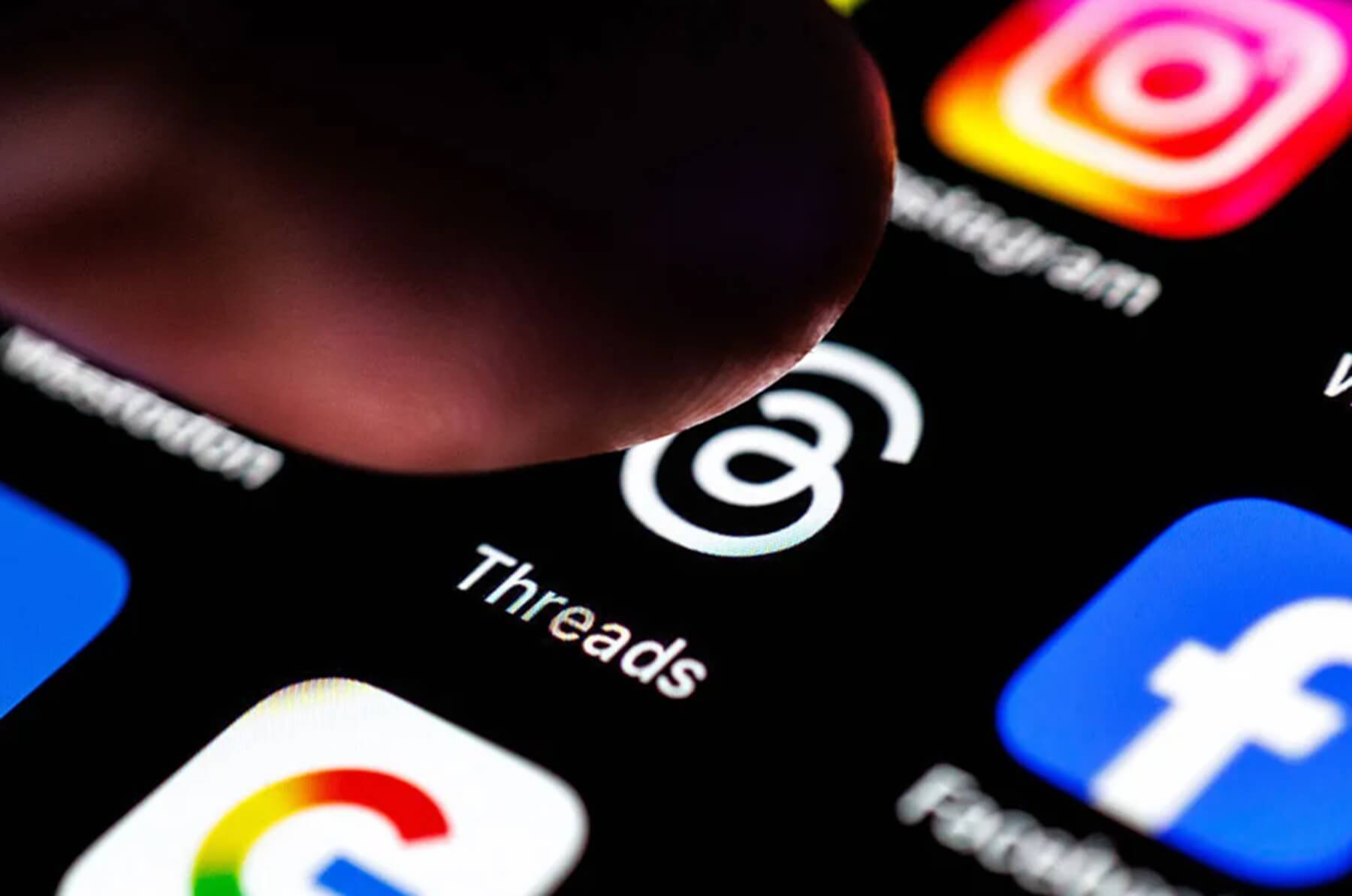 Meta додала ШІ-помічника в особисті повідомлення Threads